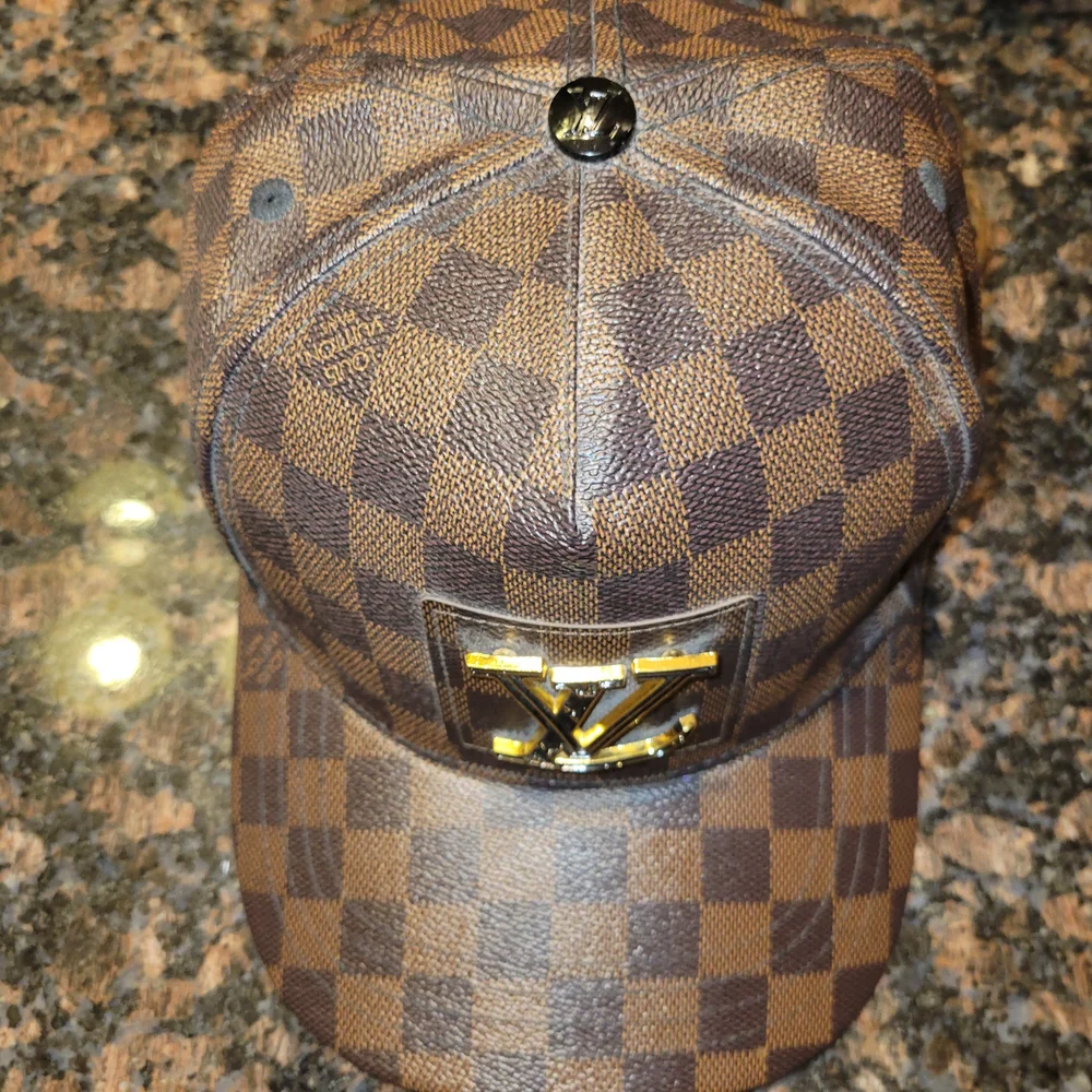Louis Vuitton Brown Checkered Cap - Picture 6 of 12
